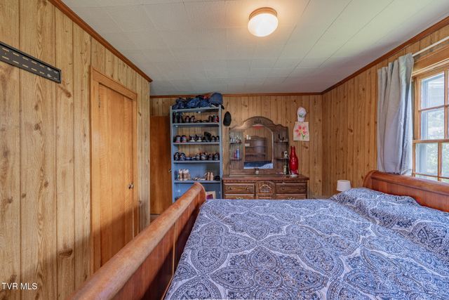 100 Salvage Lane, Johnson City, TN 37604