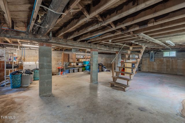 100 Salvage Lane, Johnson City, TN 37604