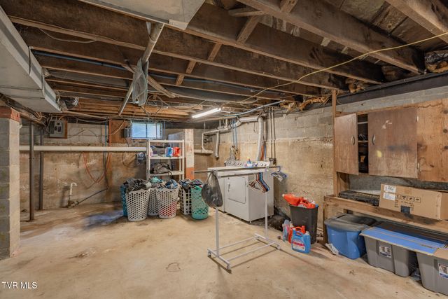 100 Salvage Lane, Johnson City, TN 37604