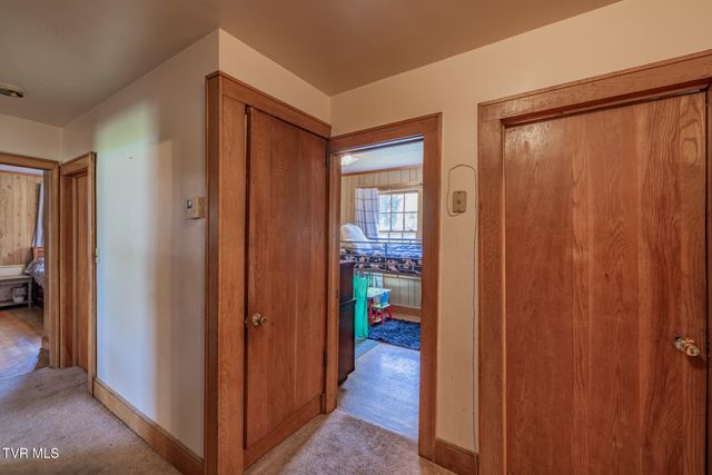 100 Salvage Lane, Johnson City, TN 37604