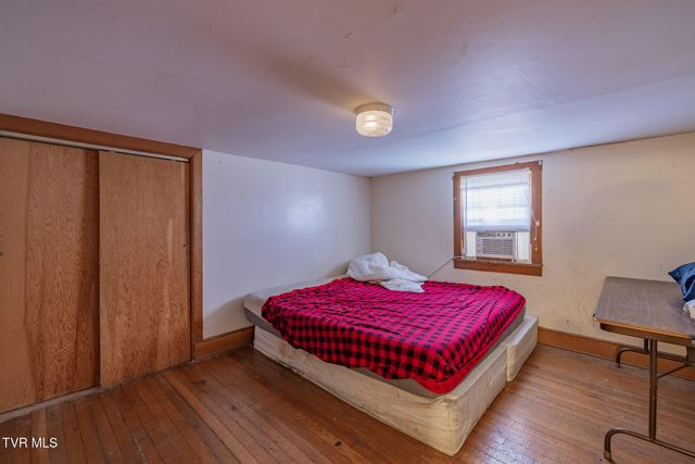 100 Salvage Lane, Johnson City, TN 37604