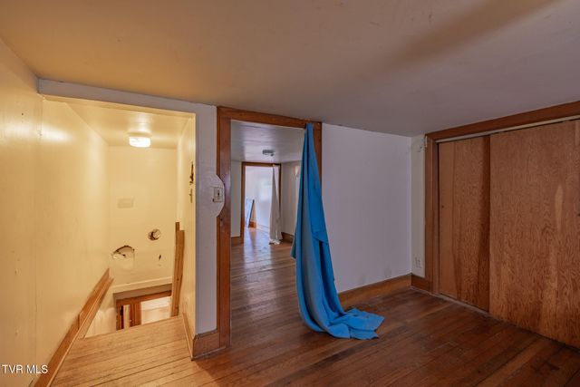 100 Salvage Lane, Johnson City, TN 37604