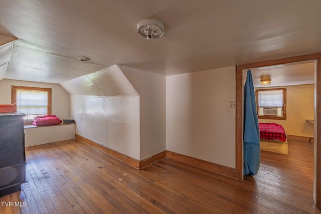 100 Salvage Lane, Johnson City, TN 37604