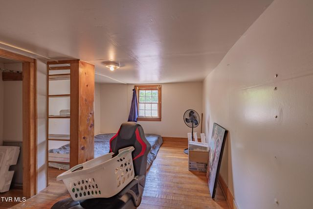 100 Salvage Lane, Johnson City, TN 37604