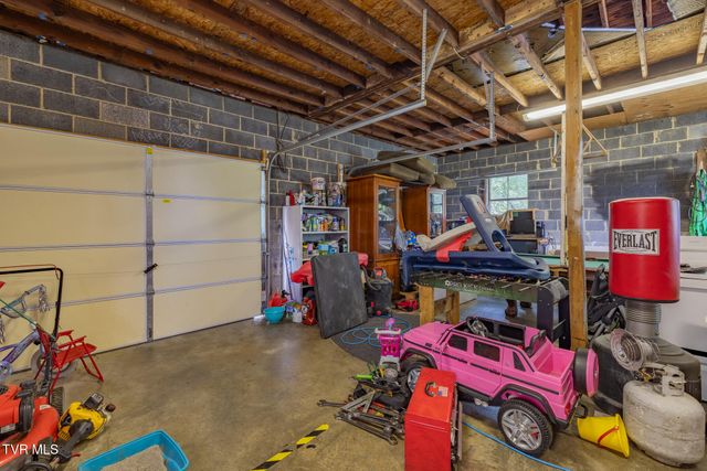 100 Salvage Lane, Johnson City, TN 37604