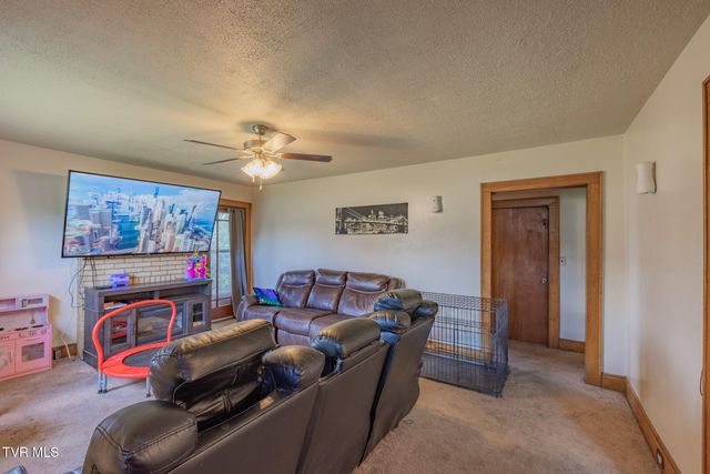 100 Salvage Lane, Johnson City, TN 37604