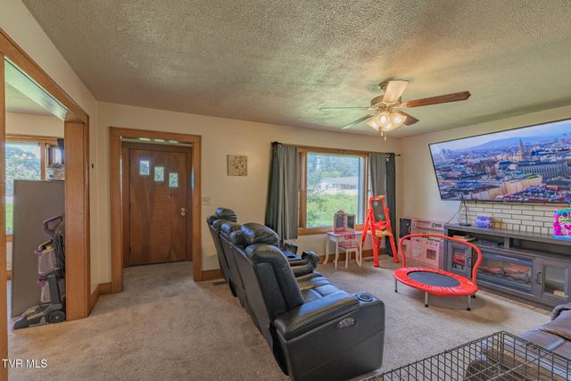 100 Salvage Lane, Johnson City, TN 37604