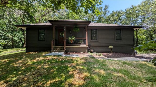 22001 S Hedge Hill Drive, Pleasant Hill, MO 64080