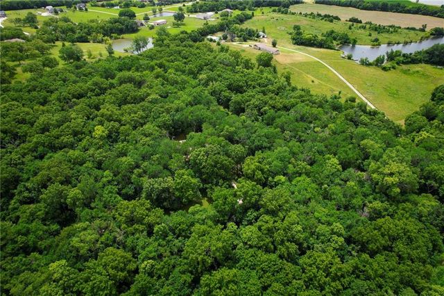 22001 S Hedge Hill Drive, Pleasant Hill, MO 64080