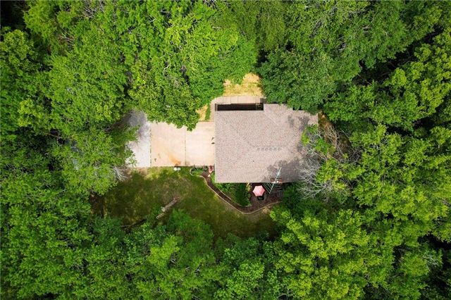 22001 S Hedge Hill Drive, Pleasant Hill, MO 64080
