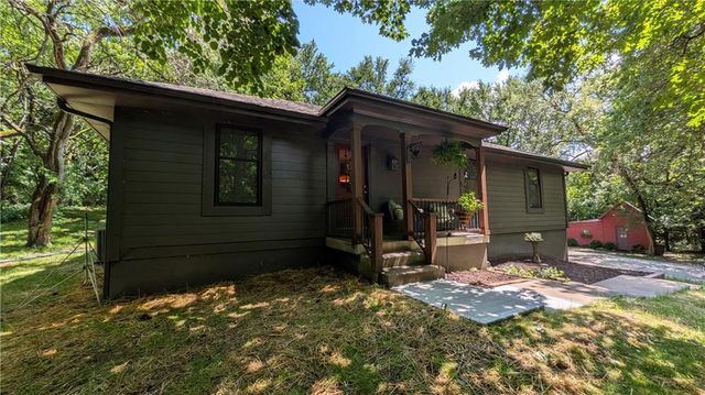 22001 S Hedge Hill Drive, Pleasant Hill, MO 64080