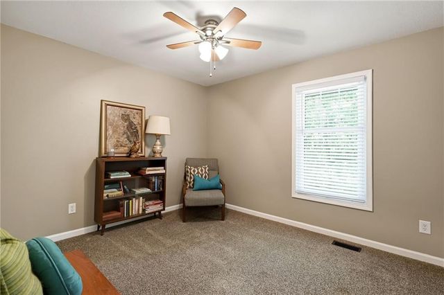 22001 S Hedge Hill Drive, Pleasant Hill, MO 64080