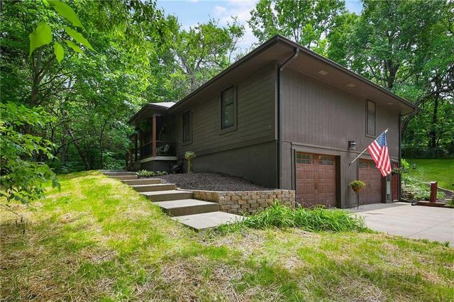 22001 S Hedge Hill Drive, Pleasant Hill, MO 64080