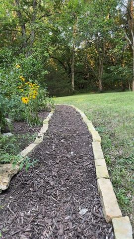 22001 S Hedge Hill Drive, Pleasant Hill, MO 64080