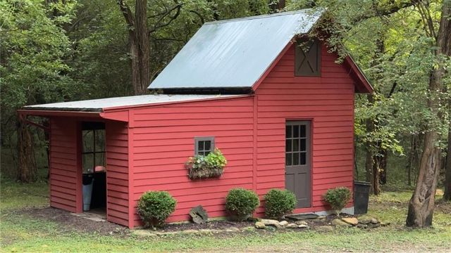 22001 S Hedge Hill Drive, Pleasant Hill, MO 64080