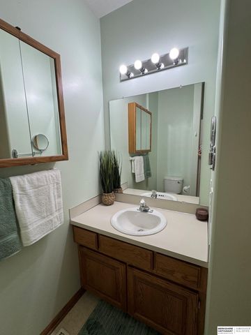 3073 S 35th Avenue, Omaha, NE 68105