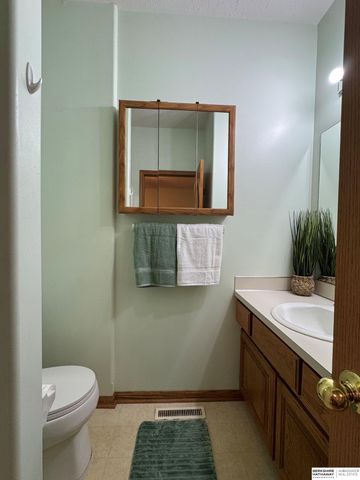 3073 S 35th Avenue, Omaha, NE 68105