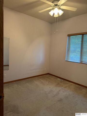 3073 S 35th Avenue, Omaha, NE 68105