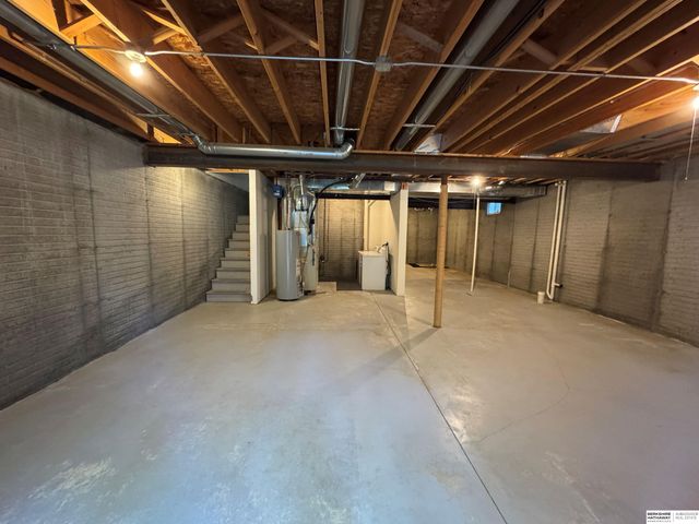 3073 S 35th Avenue, Omaha, NE 68105
