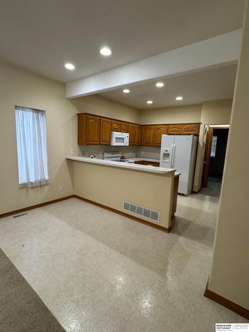 3073 S 35th Avenue, Omaha, NE 68105