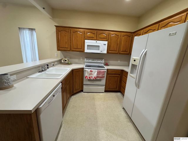3073 S 35th Avenue, Omaha, NE 68105