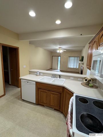 3073 S 35th Avenue, Omaha, NE 68105