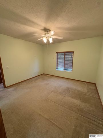 3073 S 35th Avenue, Omaha, NE 68105