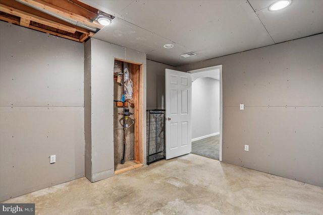 8105 DRY RIDGE, Montgomery Village, MD 20886