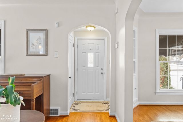 407 Kerby Road, Grosse Pointe Farms, MI 48236