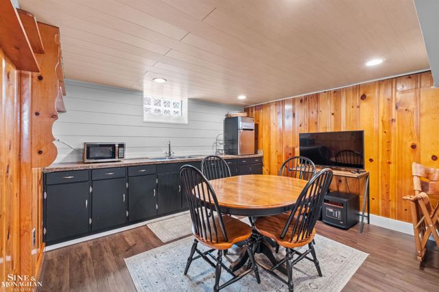 407 Kerby Road, Grosse Pointe Farms, MI 48236