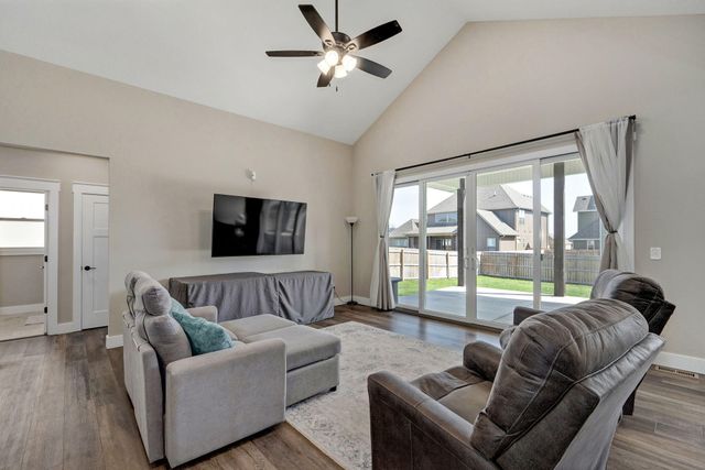 4858 S Aaron Avenue, Springfield, MO 65810