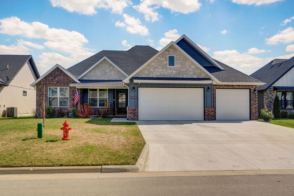 4858 S Aaron Avenue, Springfield, MO 65810