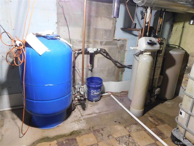 5284 Scotch Settlement Road, Almont, MI 48003