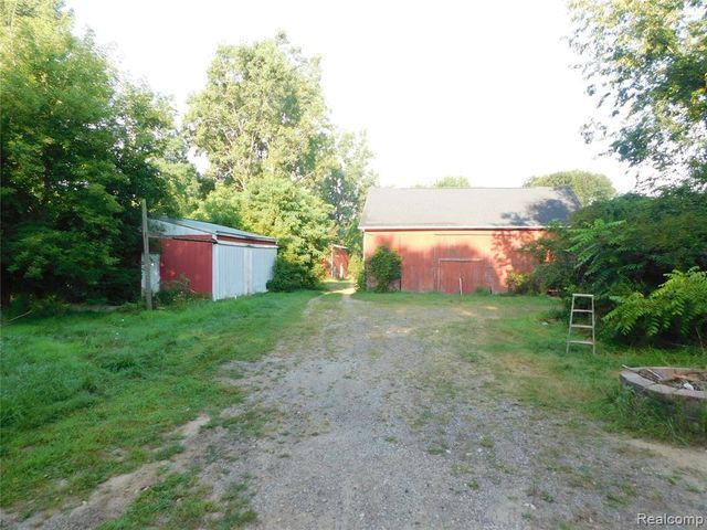 5284 Scotch Settlement Road, Almont, MI 48003