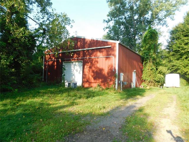 5284 Scotch Settlement Road, Almont, MI 48003