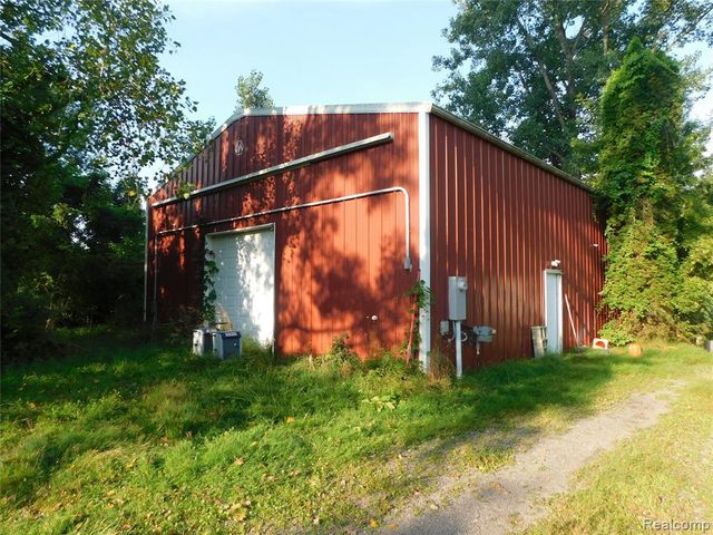 5284 Scotch Settlement Road, Almont, MI 48003
