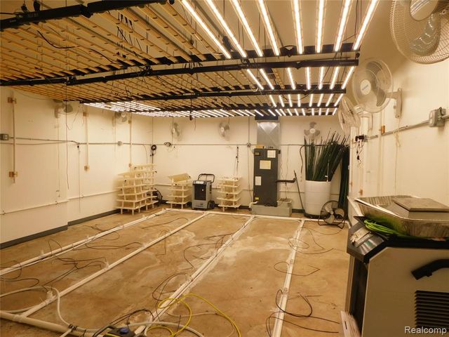 5284 Scotch Settlement Road, Almont, MI 48003