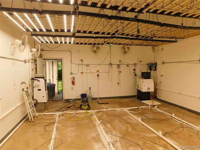 5284 Scotch Settlement Road, Almont, MI 48003