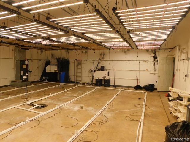 5284 Scotch Settlement Road, Almont, MI 48003