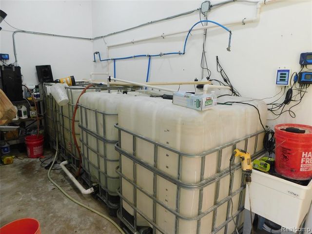 5284 Scotch Settlement Road, Almont, MI 48003