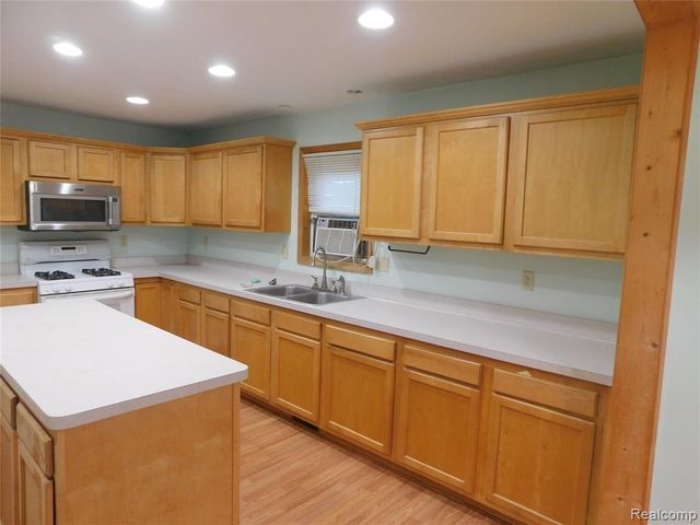 5284 Scotch Settlement Road, Almont, MI 48003