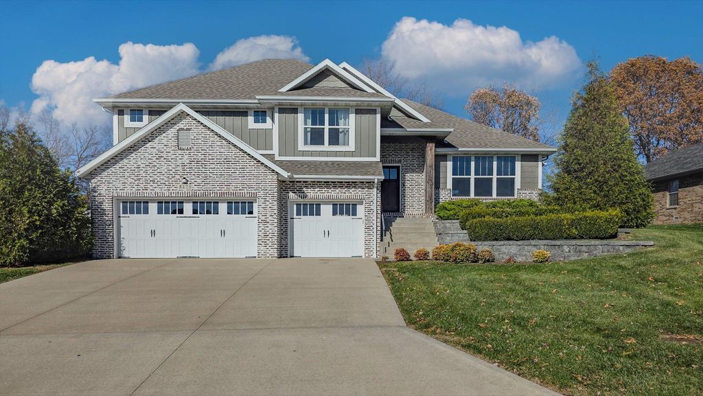 3271 W Caravan Street, Springfield, MO 65803