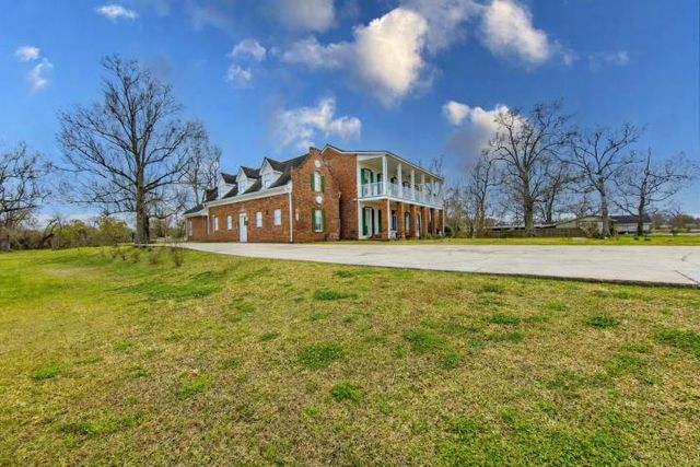 208 Highway 20, Thibodaux, LA 70301