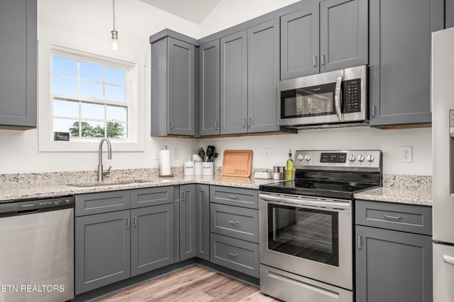 425 Royal Drive, Rock Island, TN 38581