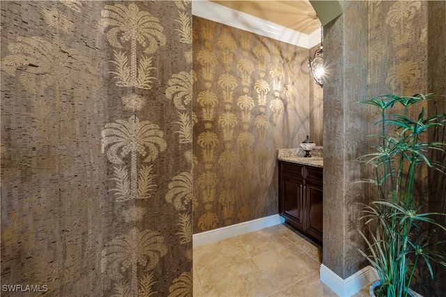 2555 Marquesa Royale LN 1-301, Naples, FL 34109