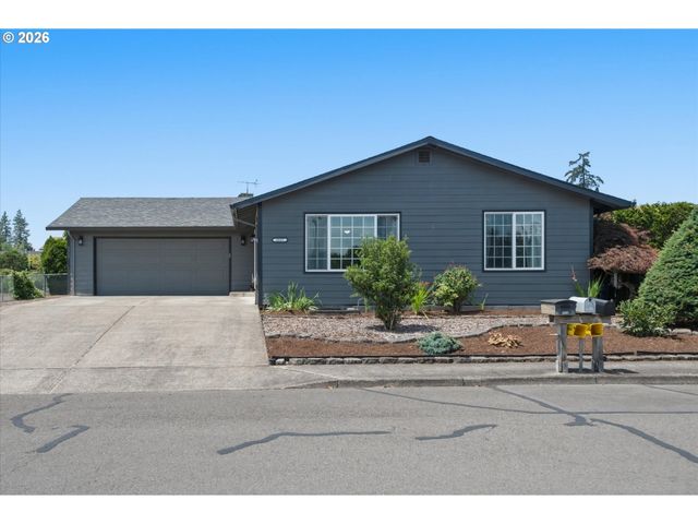 1517 N LOCUST St, Canby, OR 97013