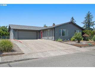 1517 N LOCUST St, Canby, OR 97013