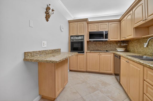 2851 S Ocean Boulevard T-2, Boca Raton, FL 33432