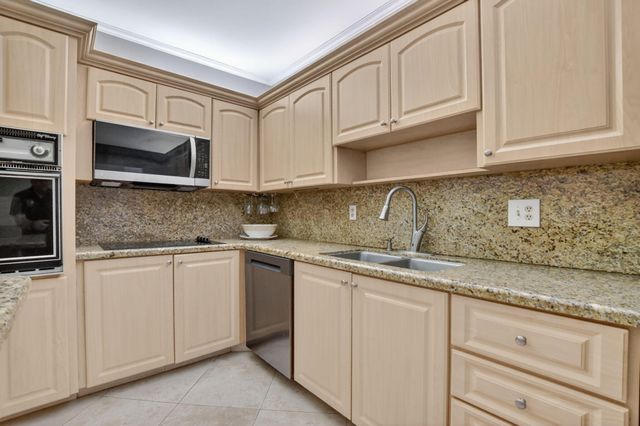 2851 S Ocean Boulevard T-2, Boca Raton, FL 33432