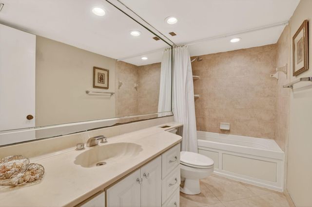 2851 S Ocean Boulevard T-2, Boca Raton, FL 33432